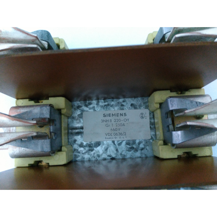SIEMENS 3NH8220 - Portafusibile con Terminale a Vite 3-Pole 660V 250A