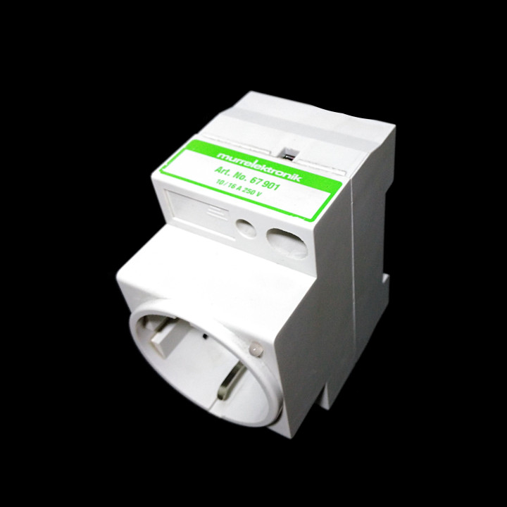 KEMA KEUR 67901 - Presa di Corrente con LED 250V 10/16A