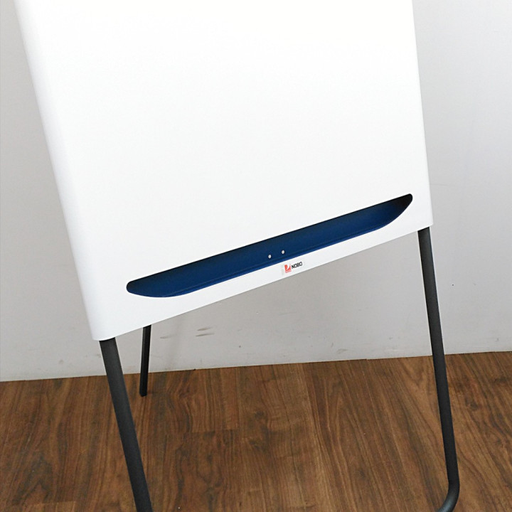 NOBO -  Lavagna Portablocco con Barra di Supporto Posteriore PIRANHA 111x75cm