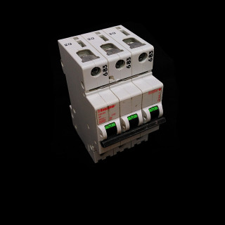 BTICINO E83/32 - Interruttore Magnetotermico 400Vac 3P C32