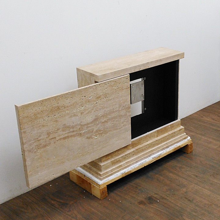 Porta TV Motorizzato a Scomparsa in Marmo Beige con Apertura Orizzontale