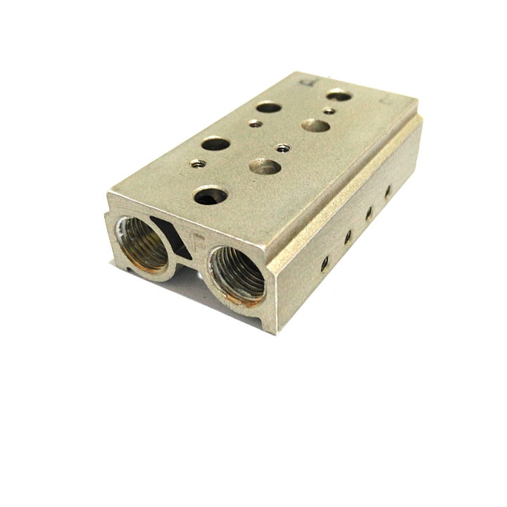 CNC 3D - Distributore Aria con 4+4 Vie in Acciaio 30x53x15mm