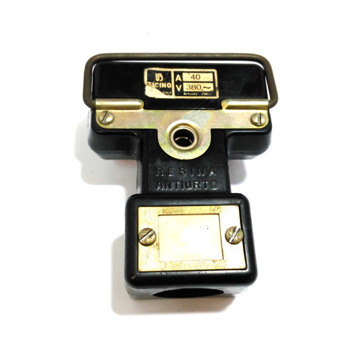 BTICINO 5630 - Spina Tripolare 40A 380V