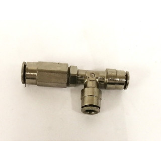 Raccordo a T con tre vie di attacco