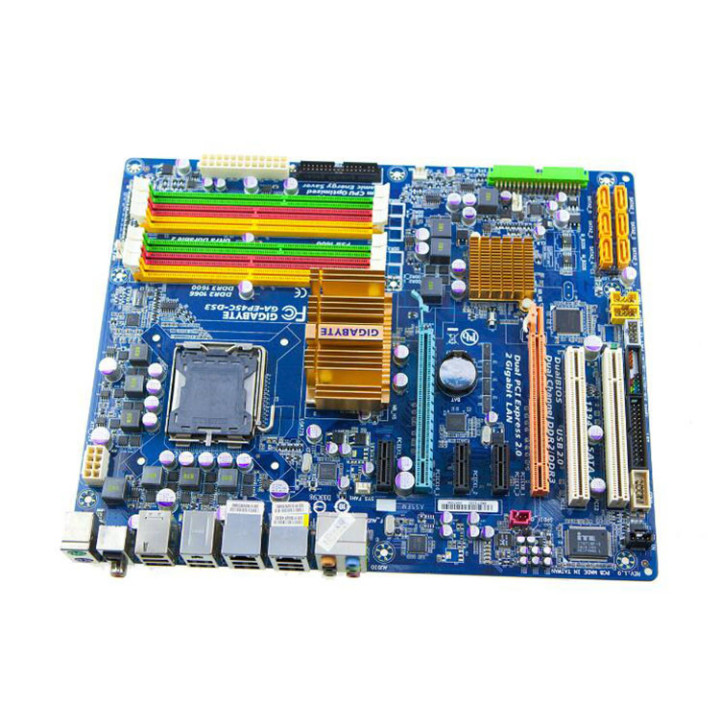 Gigabyte GA-EP45C-DS3 LGA 775 + 2x  Patriot Signature 2 Gb Pc2-6400 Ddr2 800Mhz Memory Psd22G8002S + Processore Intel 2 Quad